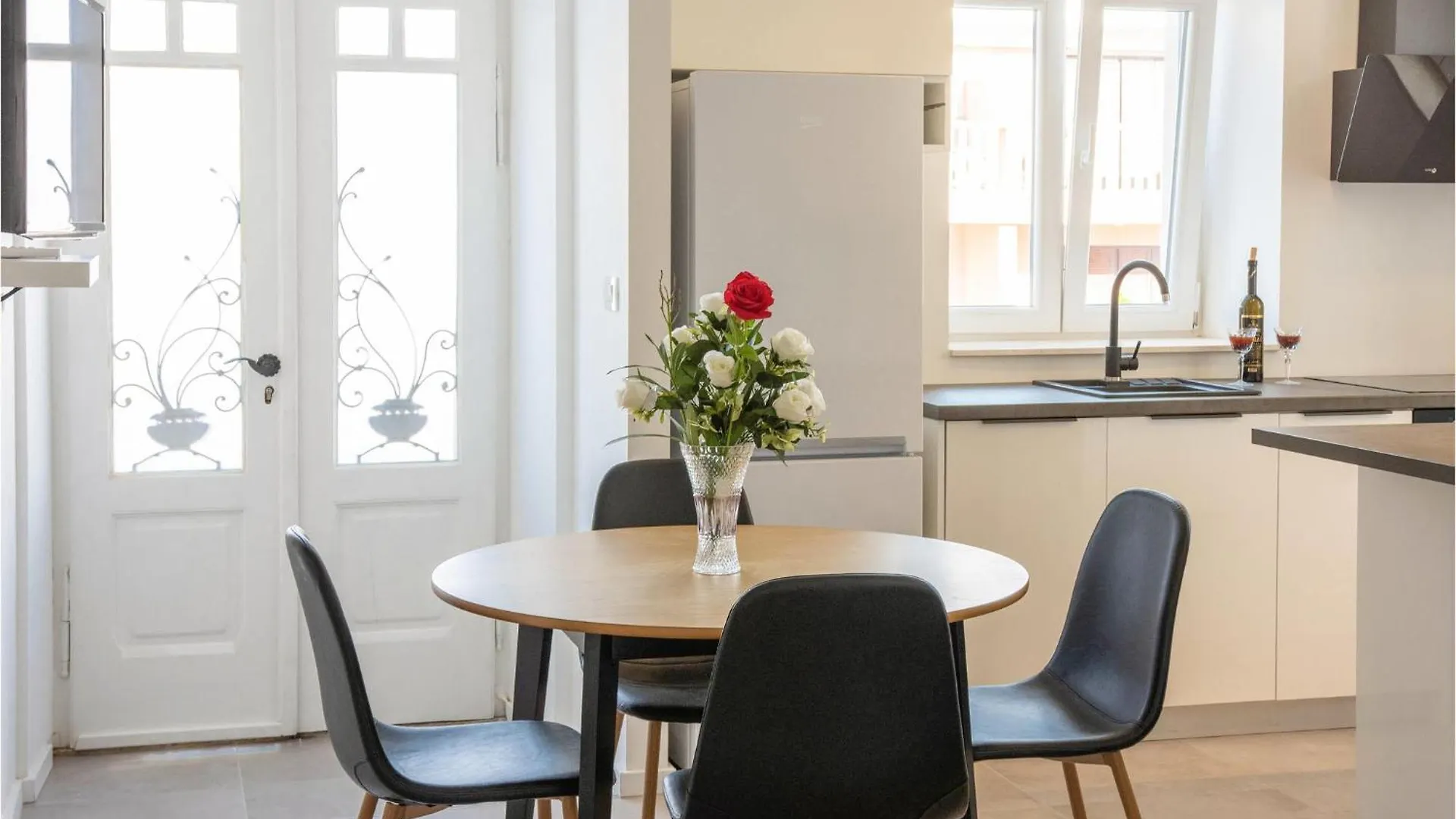 Gorgeous Apartment In Split With Kitchen Horvátország